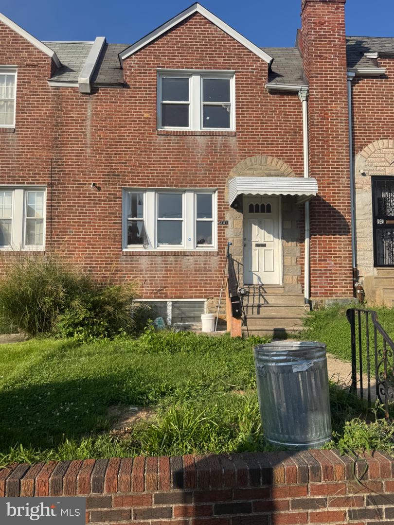 241 Howell St E Property Photo 2