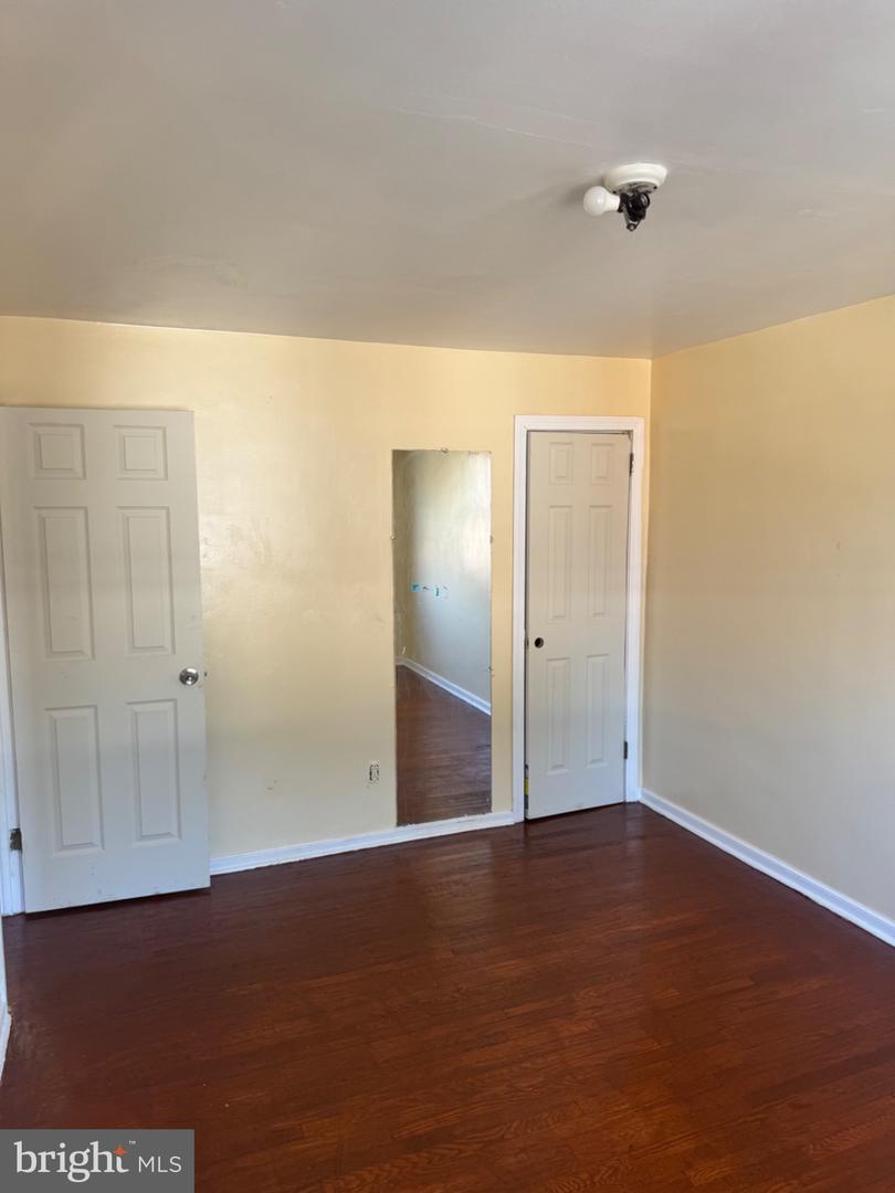 241 Howell St E Property Photo 11