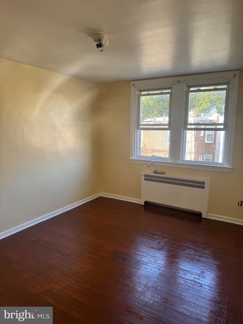 241 Howell St E Property Photo 12