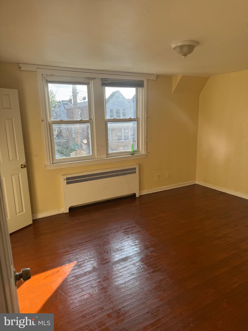 241 Howell St E Property Photo 13