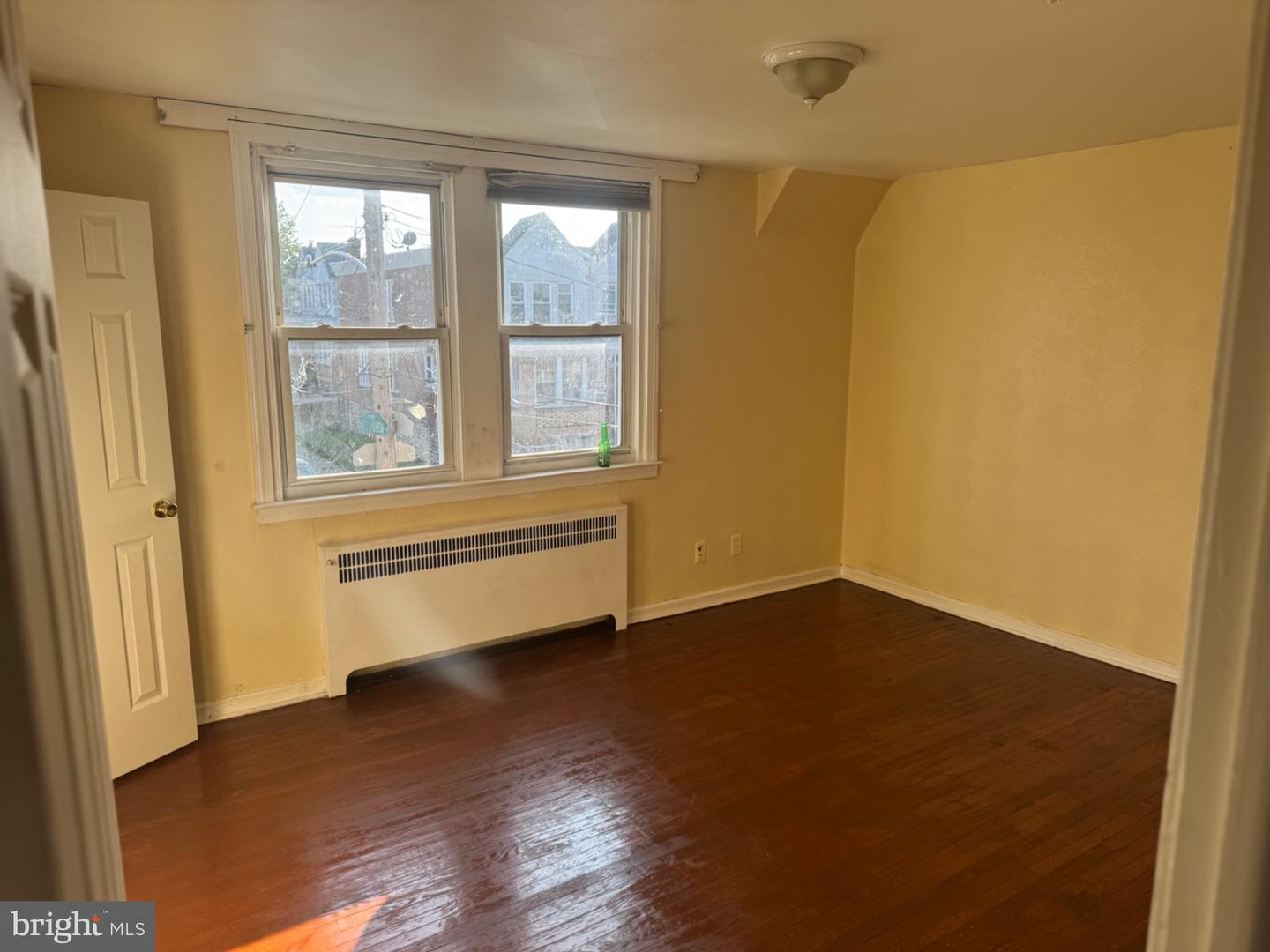 241 Howell St E Property Photo 14
