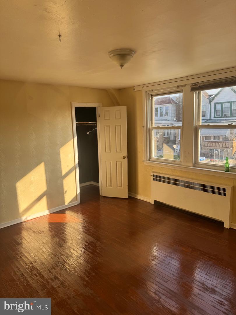 241 Howell St E Property Photo 15