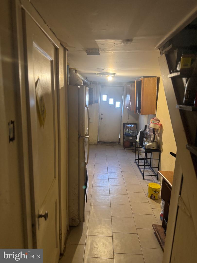 241 Howell St E Property Photo 19
