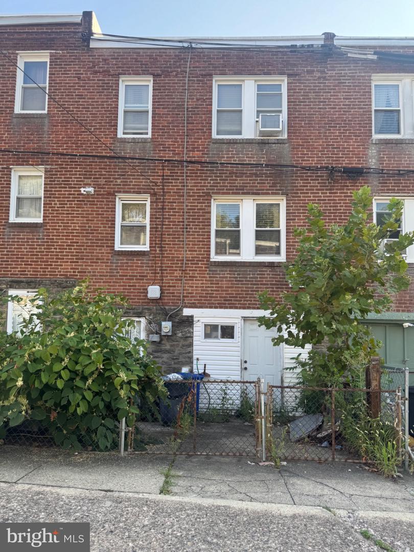 241 Howell St E Property Photo 20