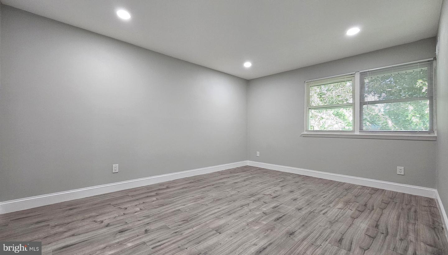 3850 Woodhaven #607 Property Photo 8