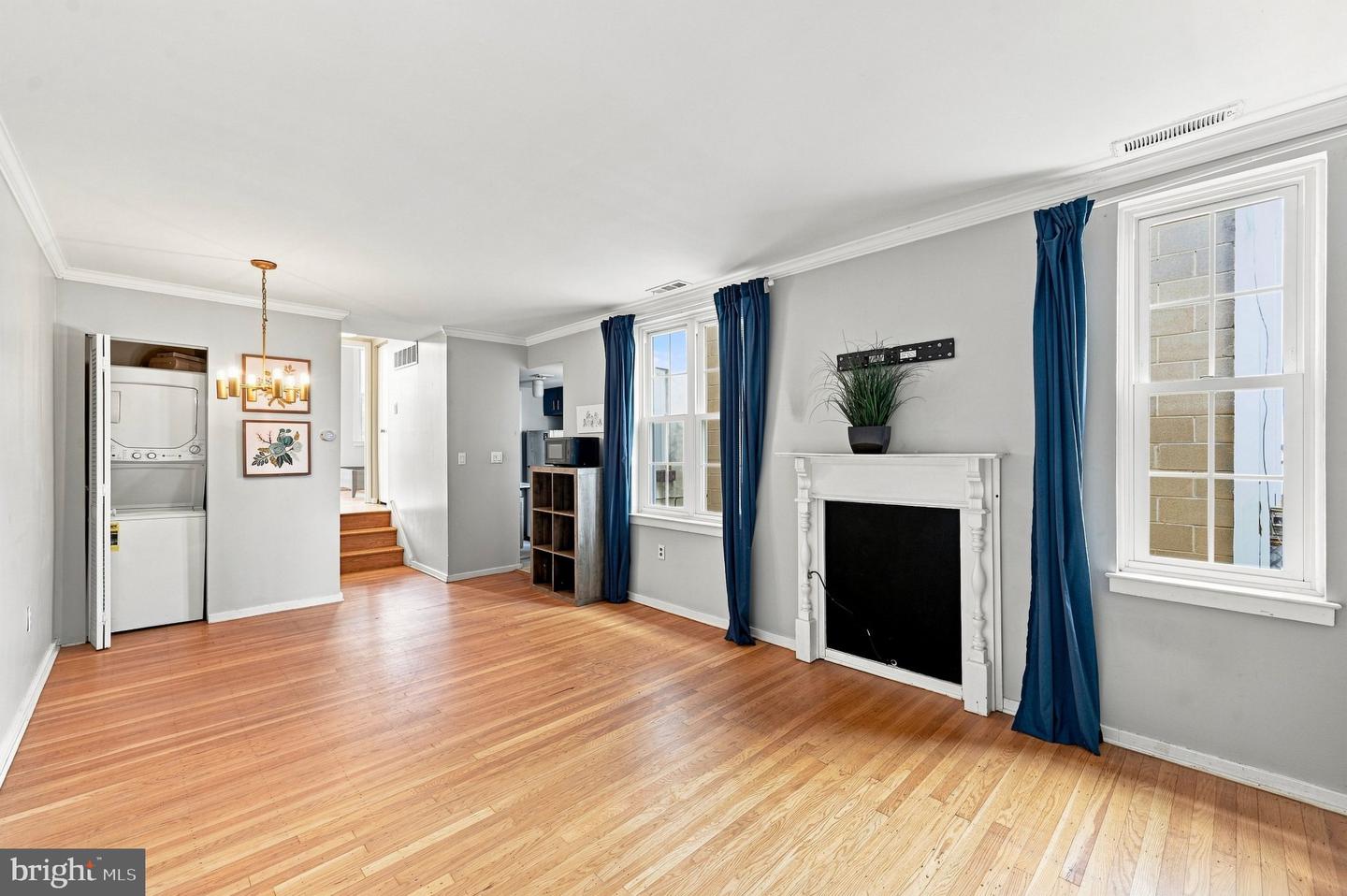 326 Queen St #3 Property Photo 6