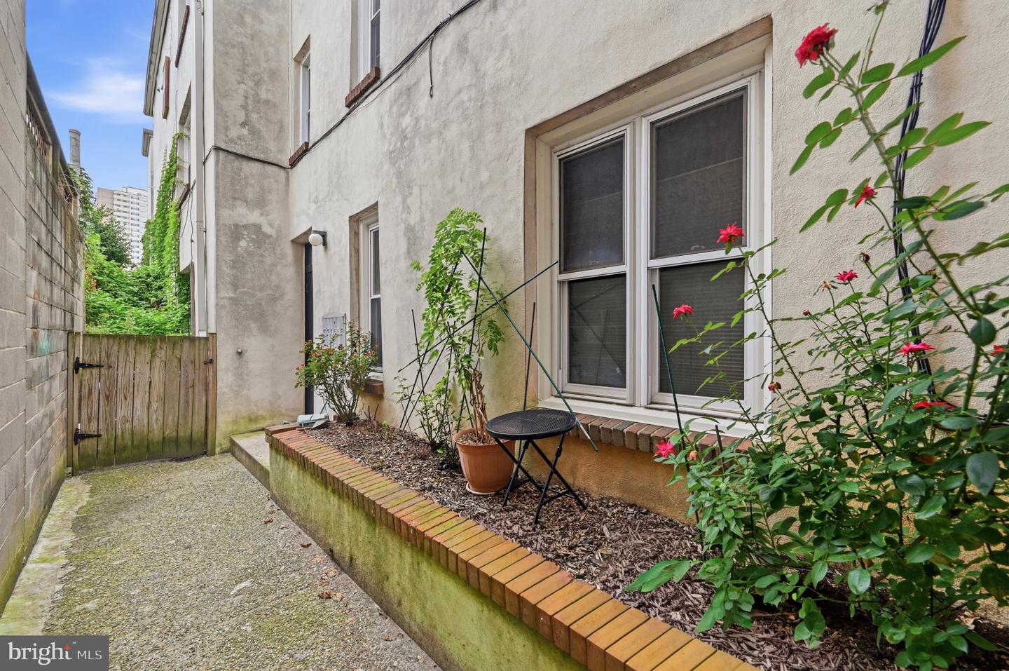 326 Queen St #3 Property Photo 15