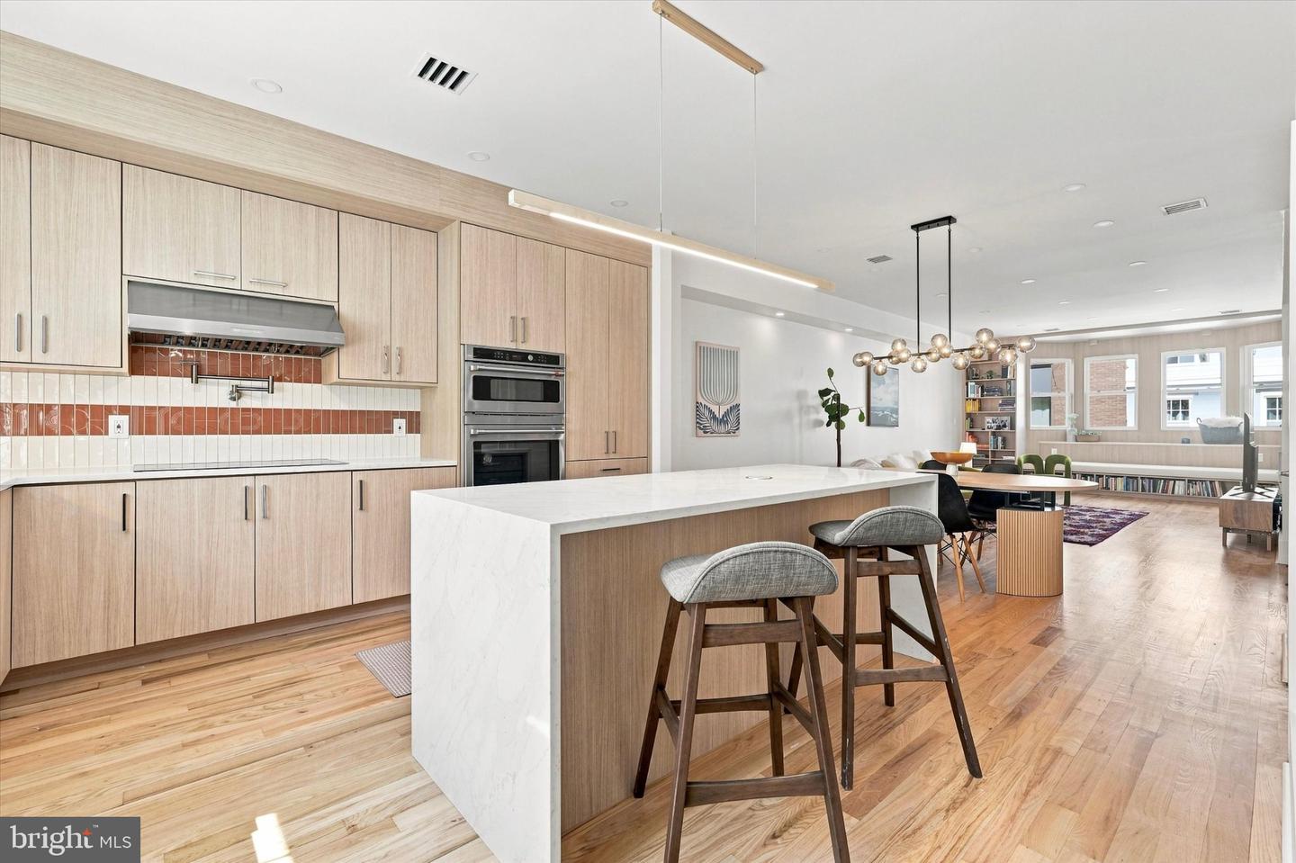 1710 Montrose St Property Photo 4
