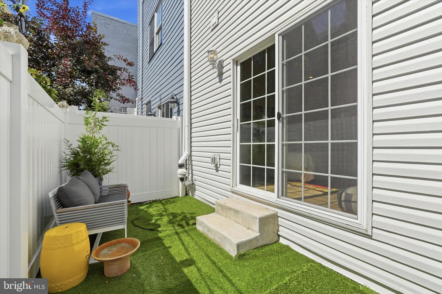 1710 Montrose St Property Photo 26
