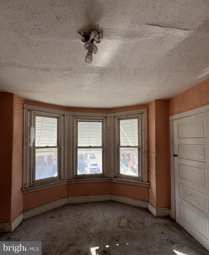 5747 N Beechwood St Property Photo 11