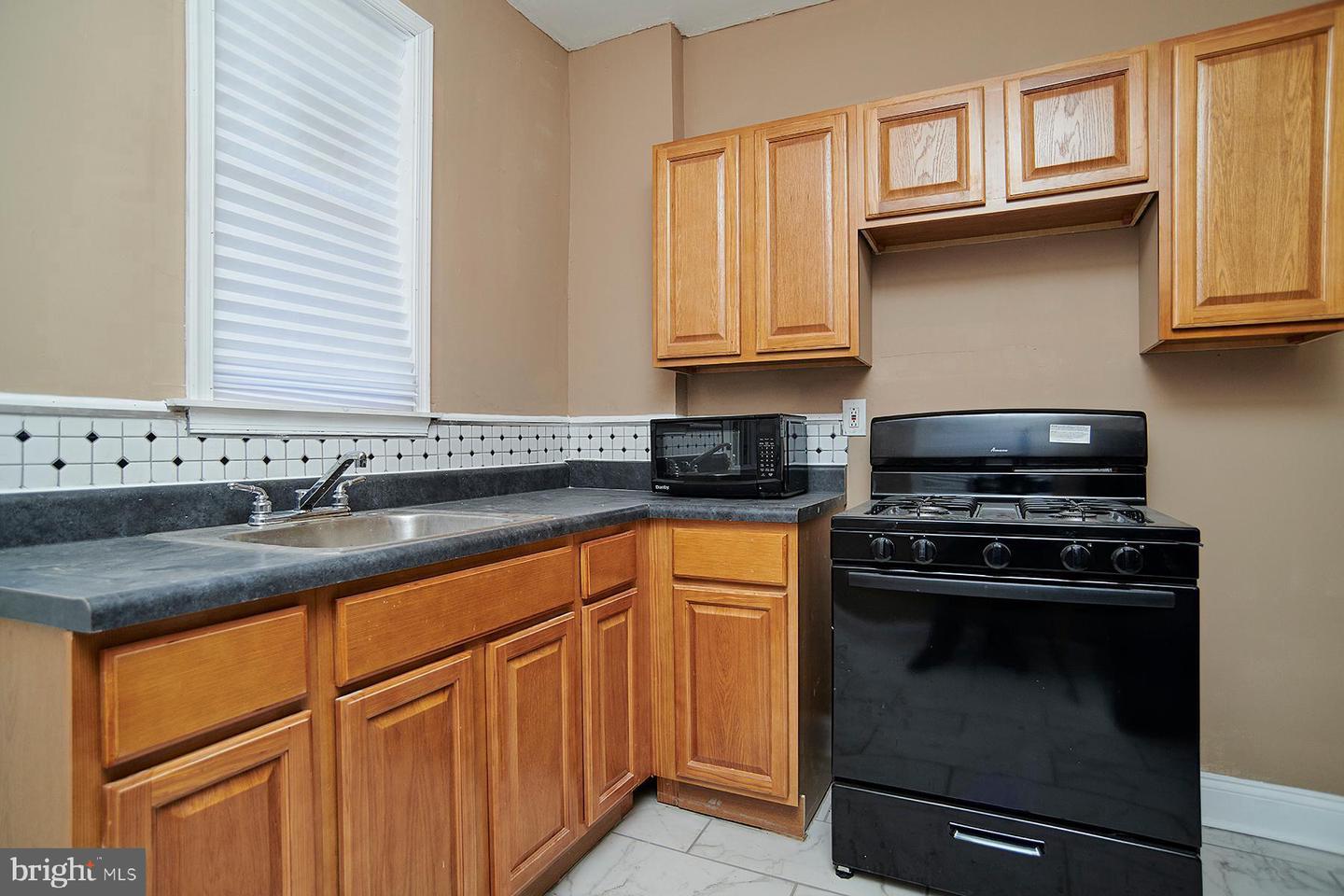 6123 Upland St Property Photo 6