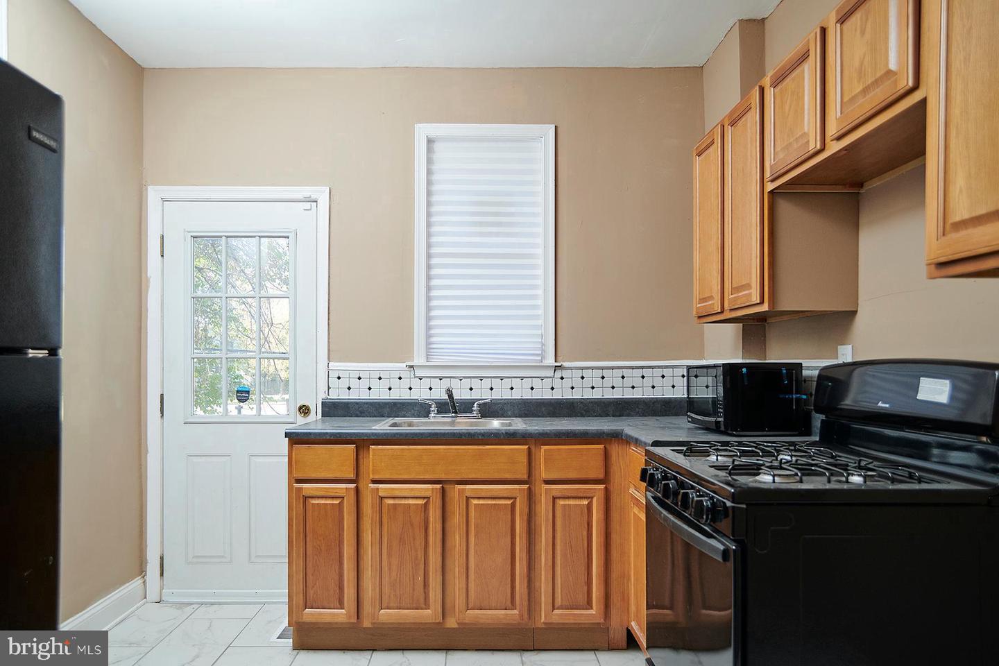 6123 Upland St Property Photo 7