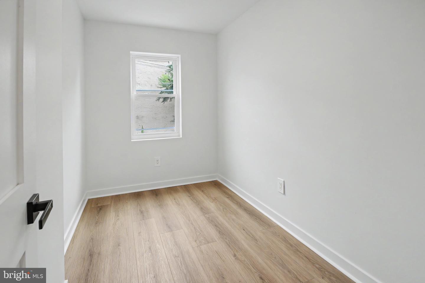 1513 E Hewson St Property Photo 12