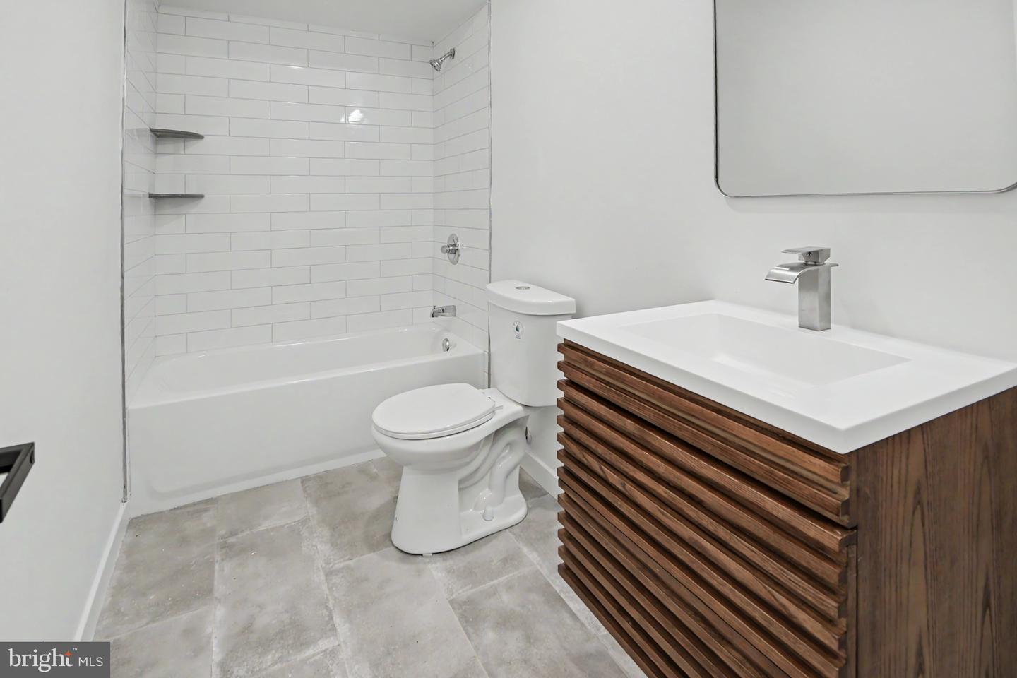 1513 E Hewson St Property Photo 16