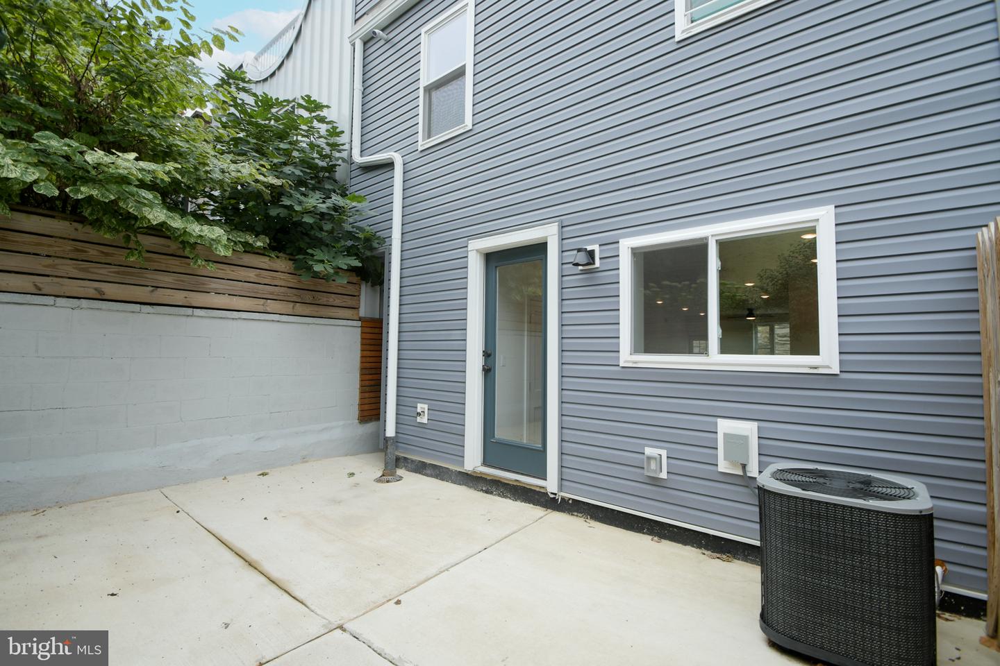 1513 E Hewson St Property Photo 33