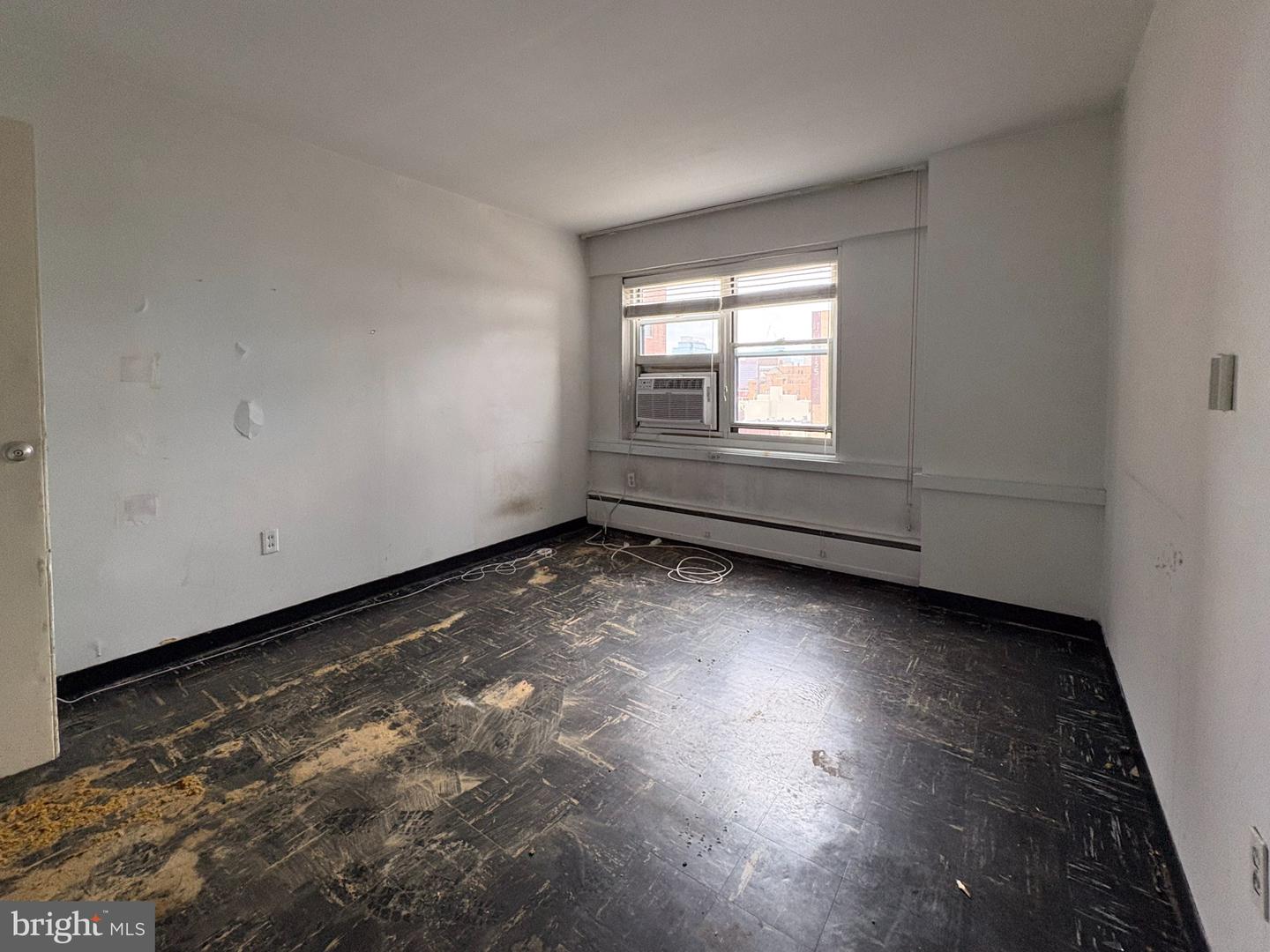 118 S 21st St #1002 Property Photo 5