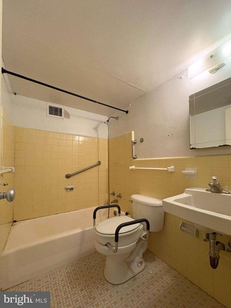 118 S 21st St #1002 Property Photo 7