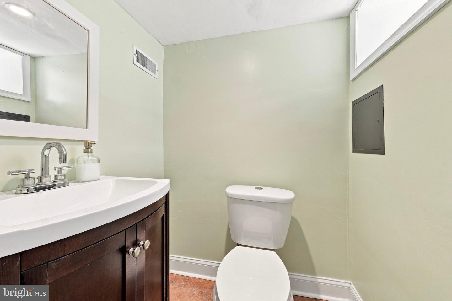 913 Daly St Property Photo 24