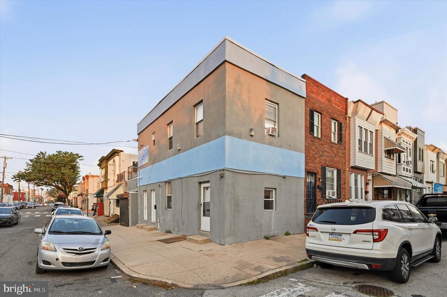 2601 S Marshall St Property Photo 1