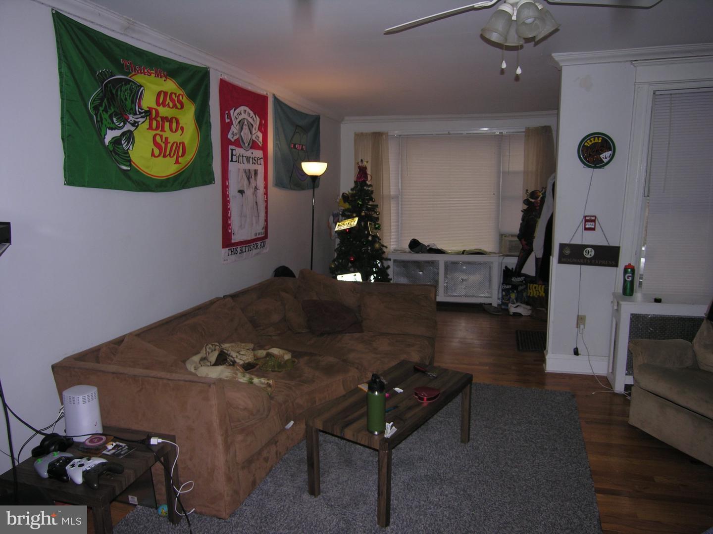 577 Green Ln Property Photo 6