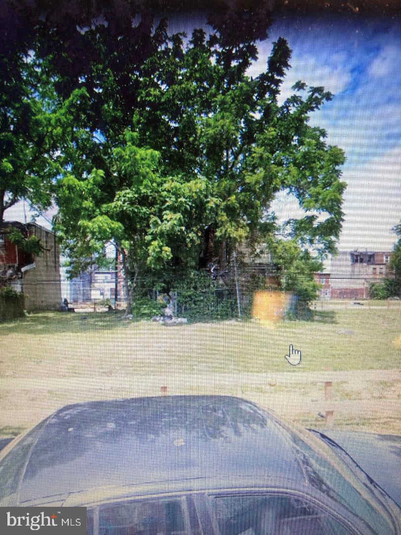 2412 N NEWKIRK ST Property Photo 1