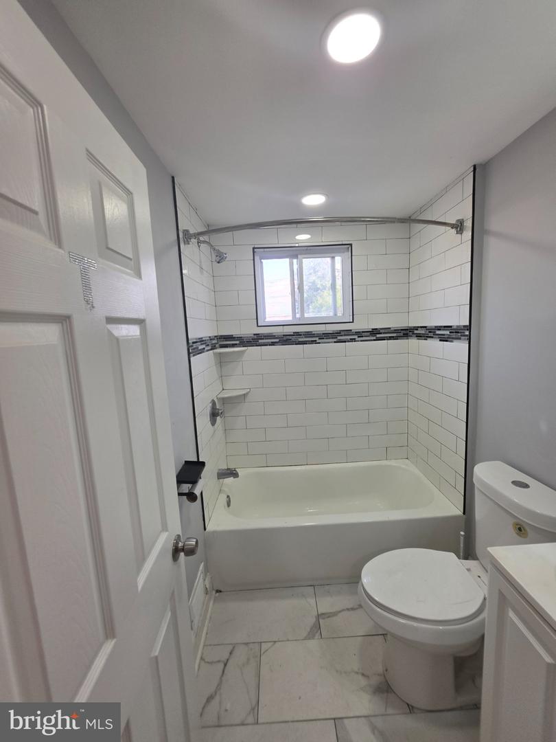 7701 Gilbert St Property Photo 6