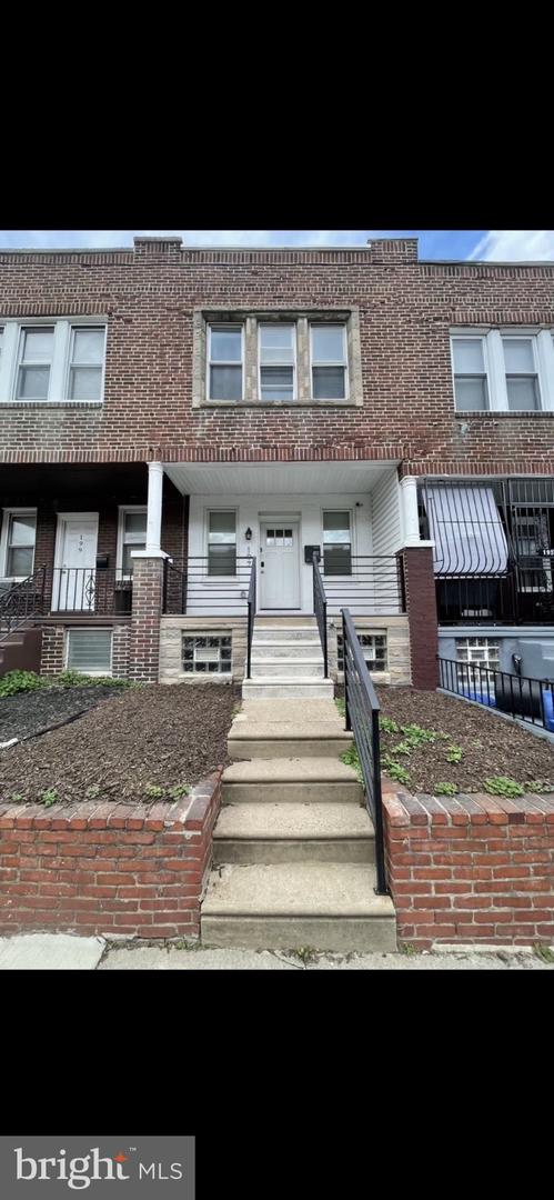 197 W Luray St Property Photo 1