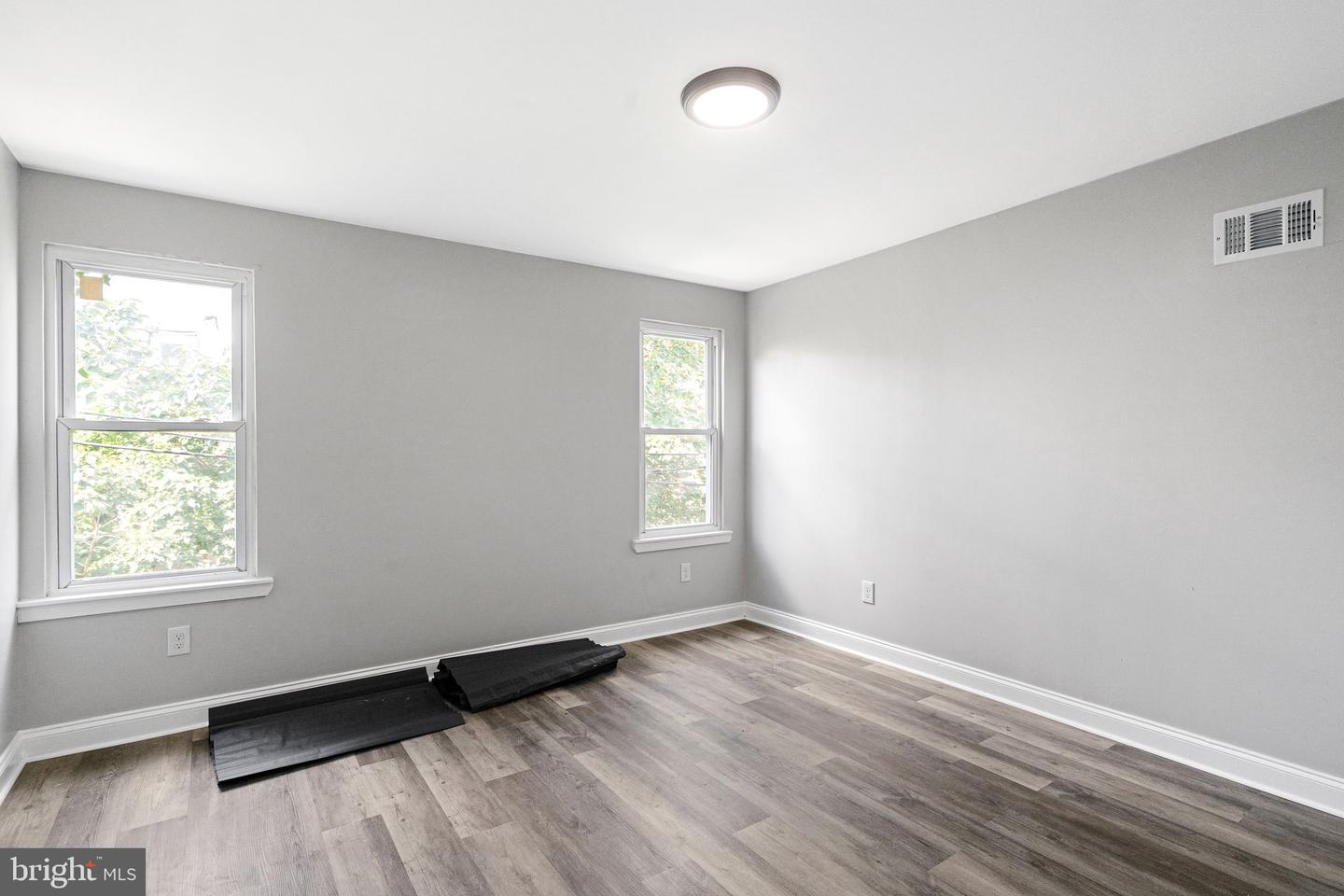 3845 Folsom St Property Photo 6