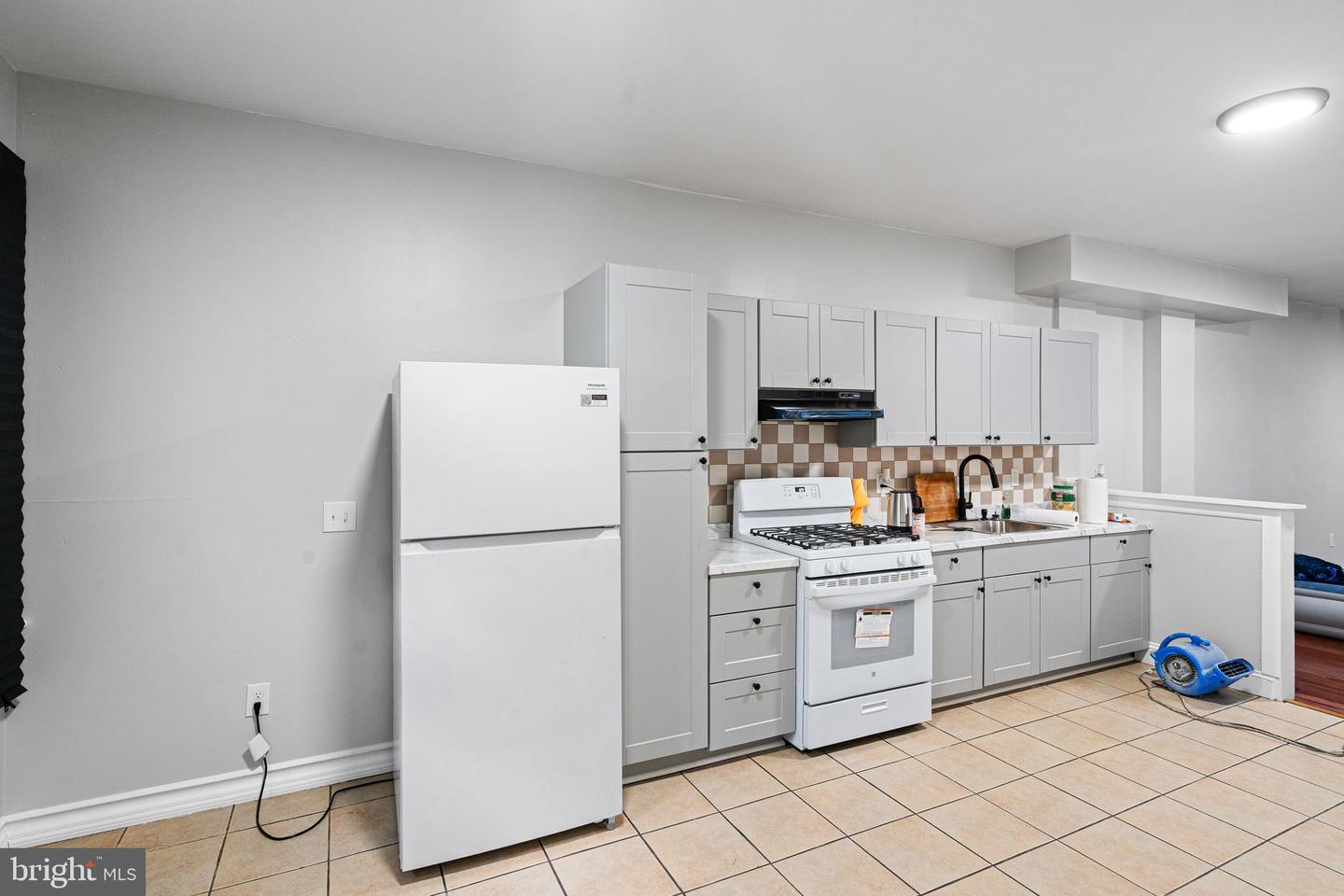 3845 Folsom St Property Photo 9