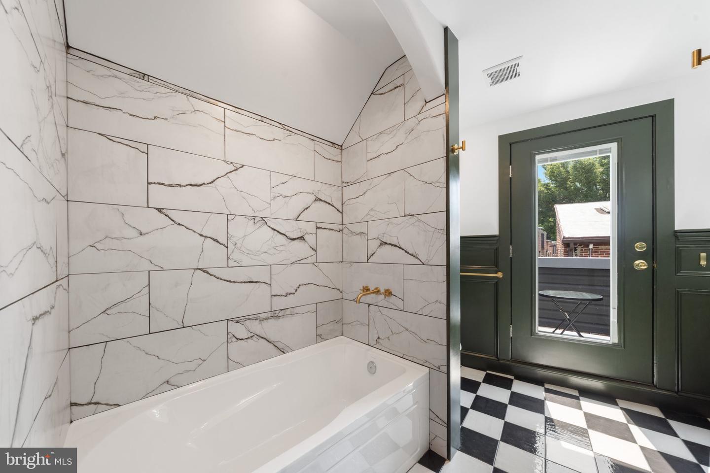 500 Clymer St Property Photo 14