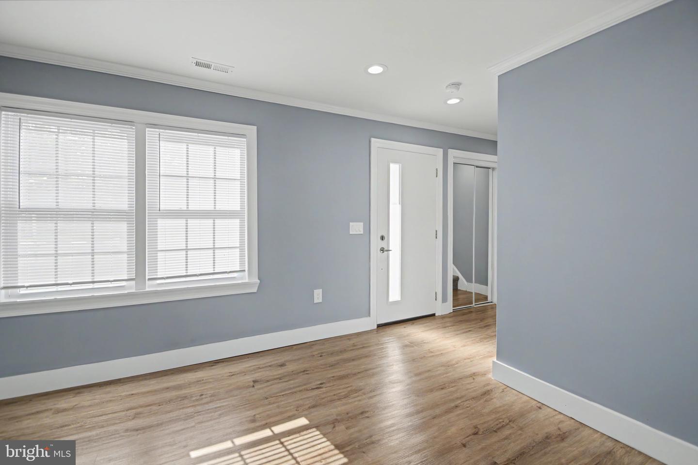 8211 Buist Ave Property Photo 5