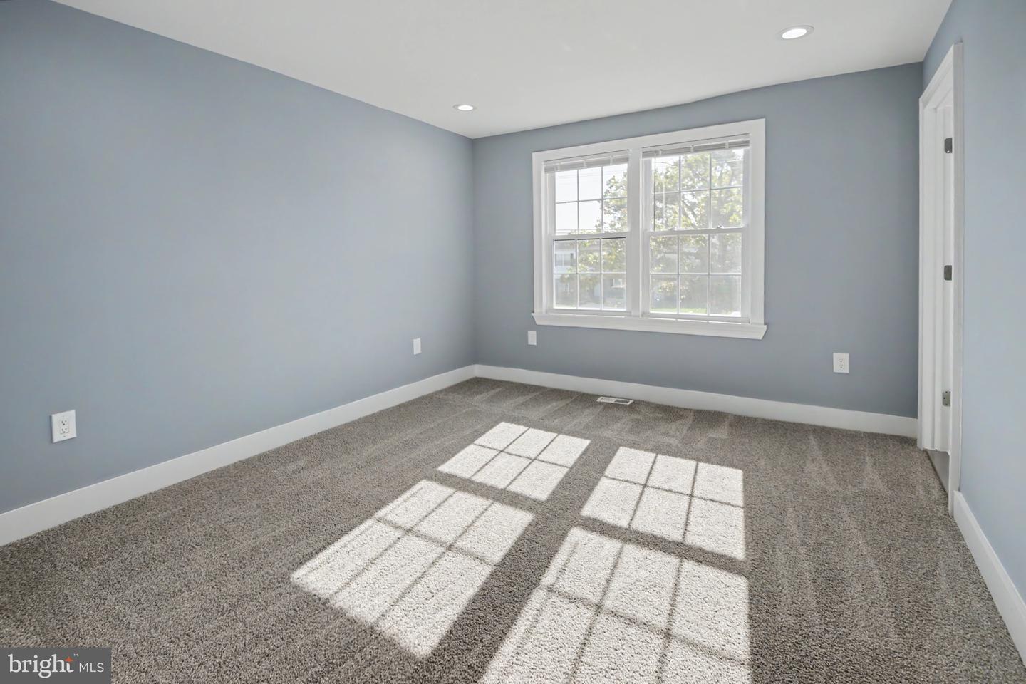 8211 Buist Ave Property Photo 23