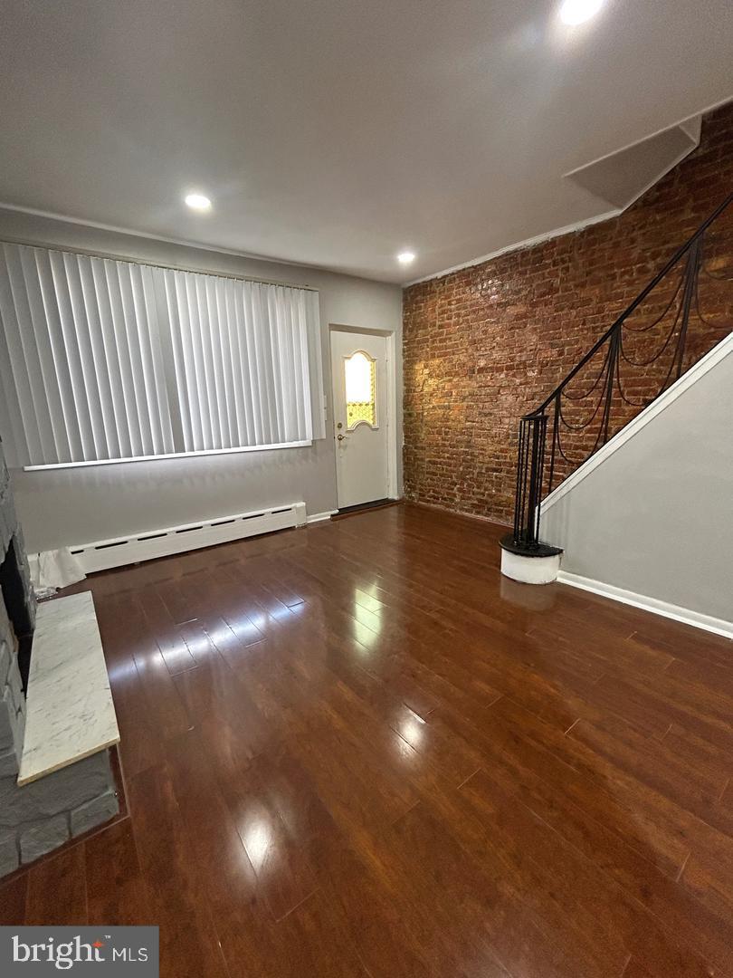 120 Tree St Property Photo 4