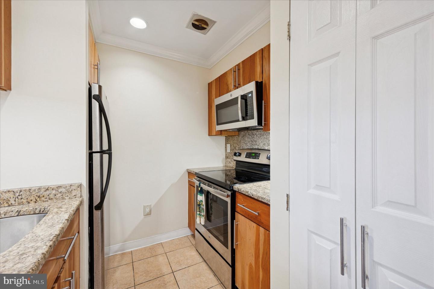 1601-00 Spring Garden St #205 Property Photo 3