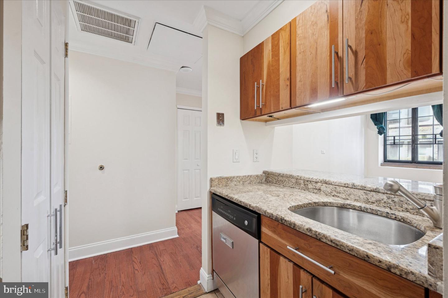 1601-00 Spring Garden St #205 Property Photo 4