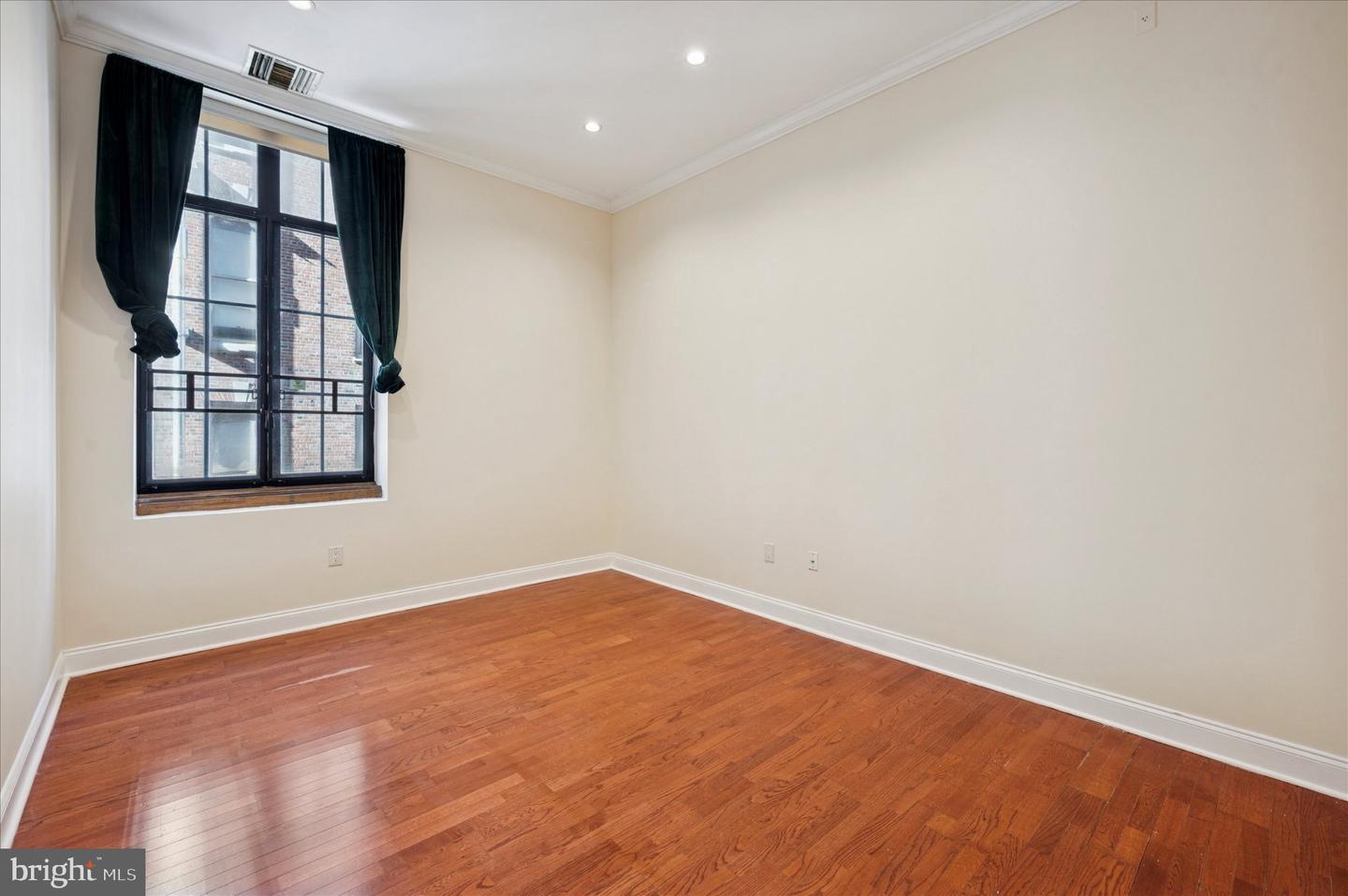 1601-00 Spring Garden St #205 Property Photo 5