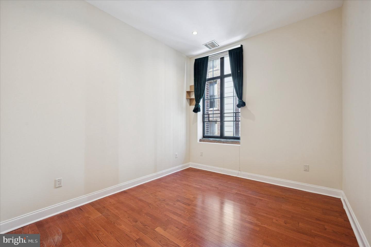 1601-00 Spring Garden St #205 Property Photo 11