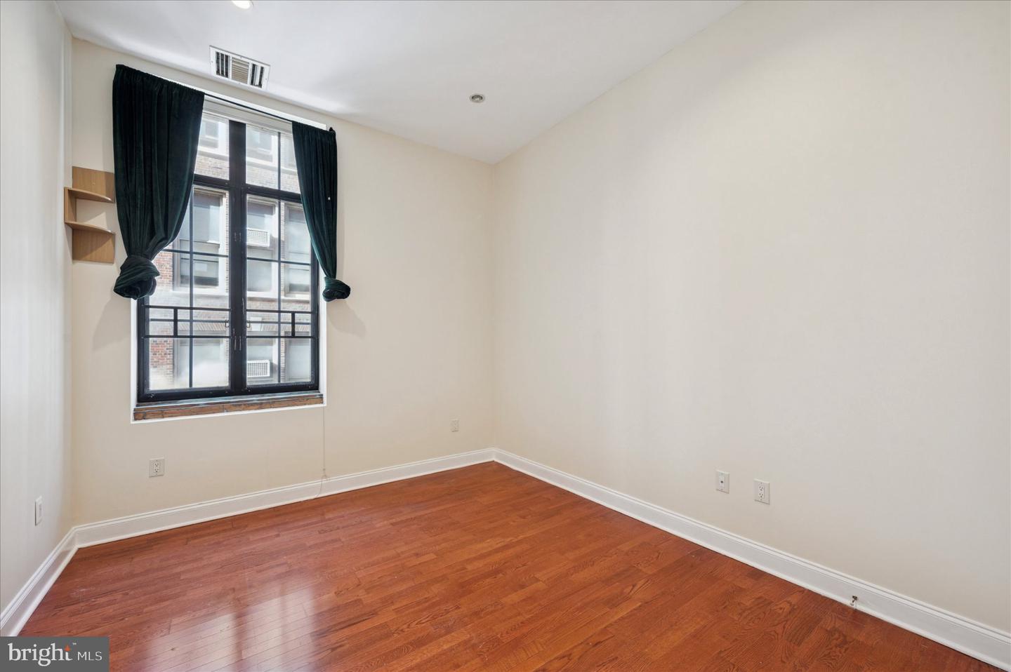 1601-00 Spring Garden St #205 Property Photo 12