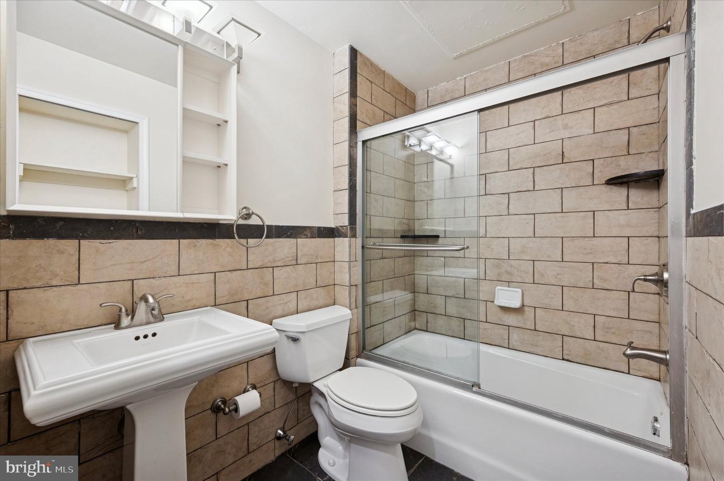 1601-00 Spring Garden St #205 Property Photo 15