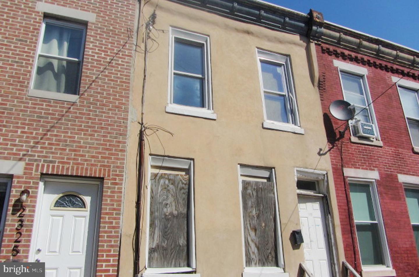 2323 Greenwich St Property Photo 1