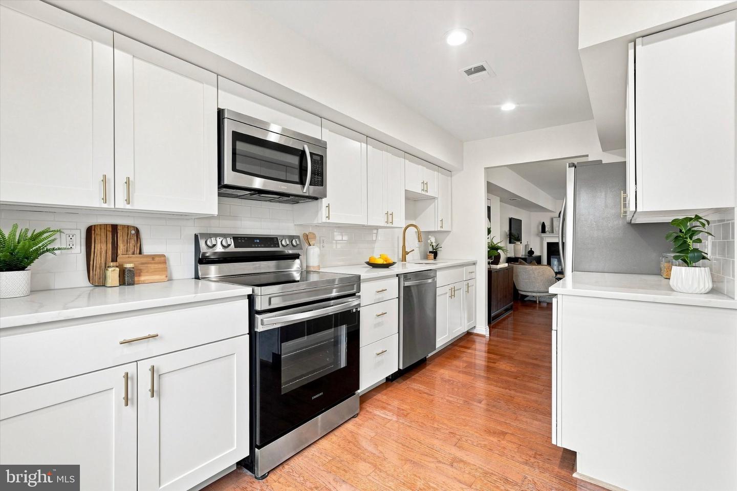 220 N 22nd St #b Property Photo 6