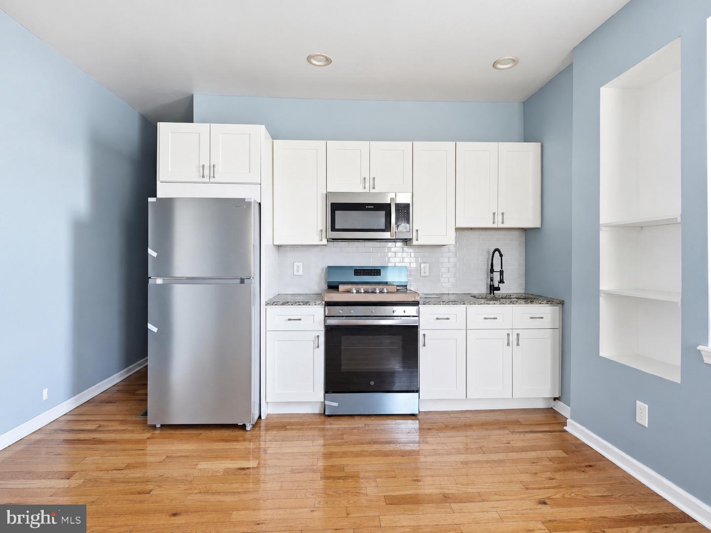 5578 Ludlow St Property Photo 4
