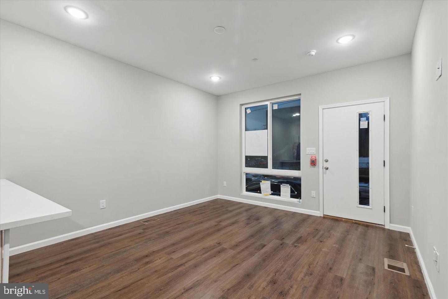 1230 N Marshall St Property Photo 5