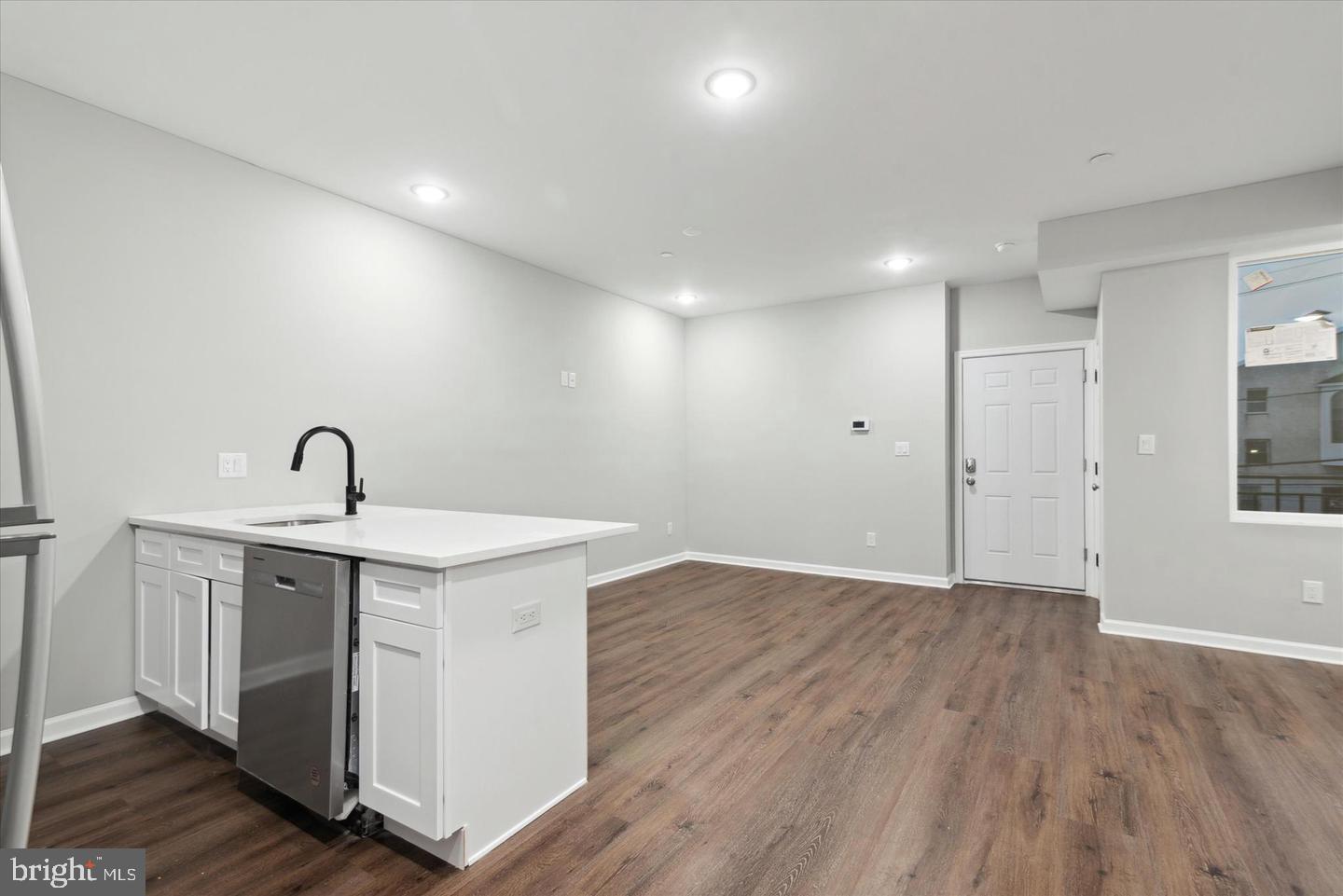 1230 N Marshall St Property Photo 13