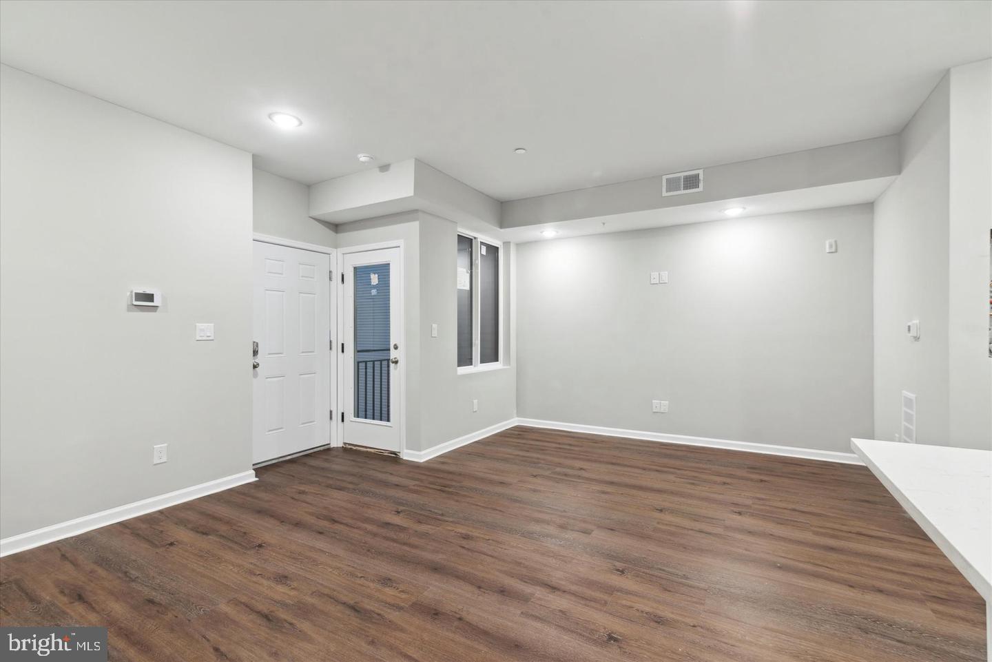 1230 N Marshall St Property Photo 14