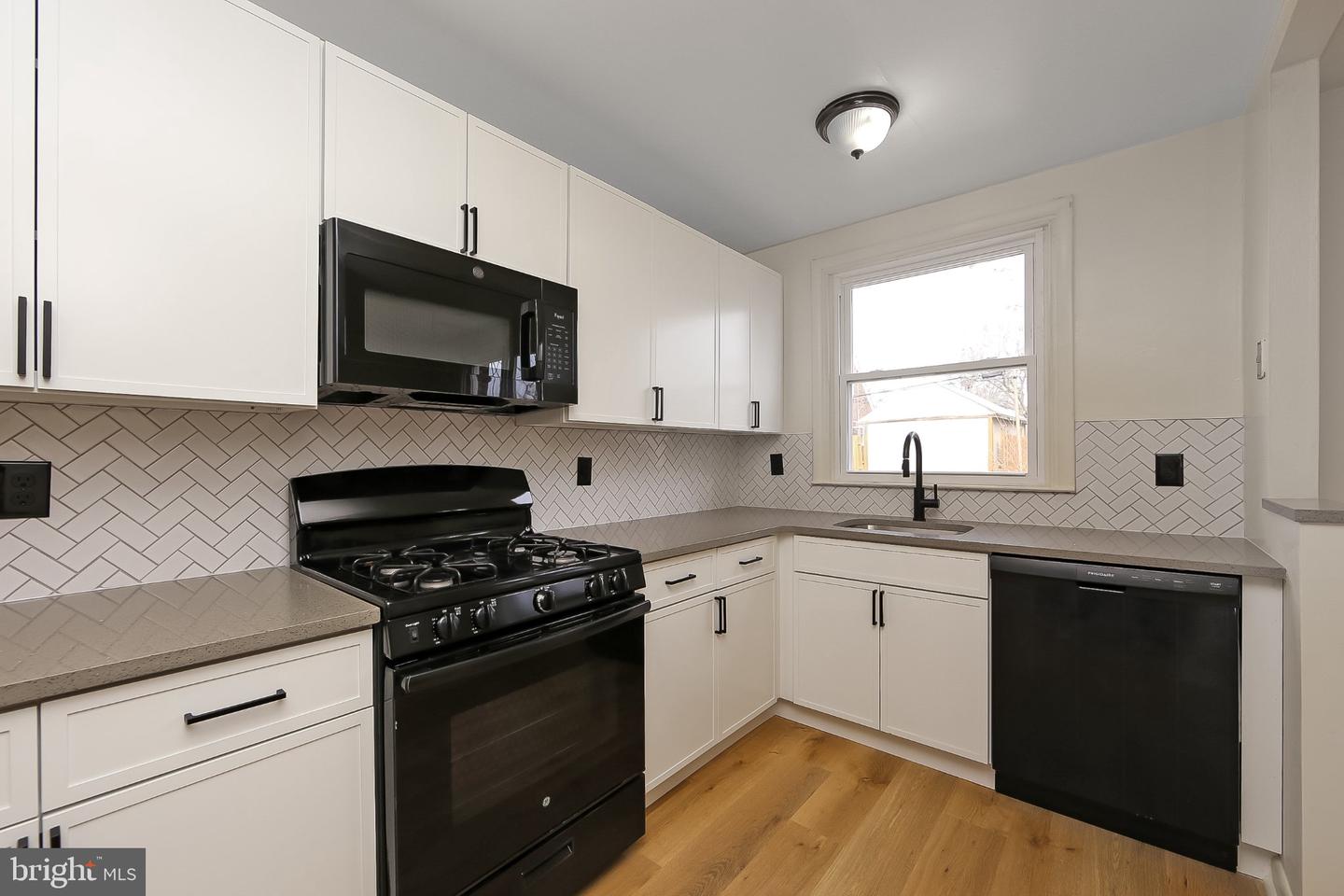 4451 Tolbut St Property Photo 10