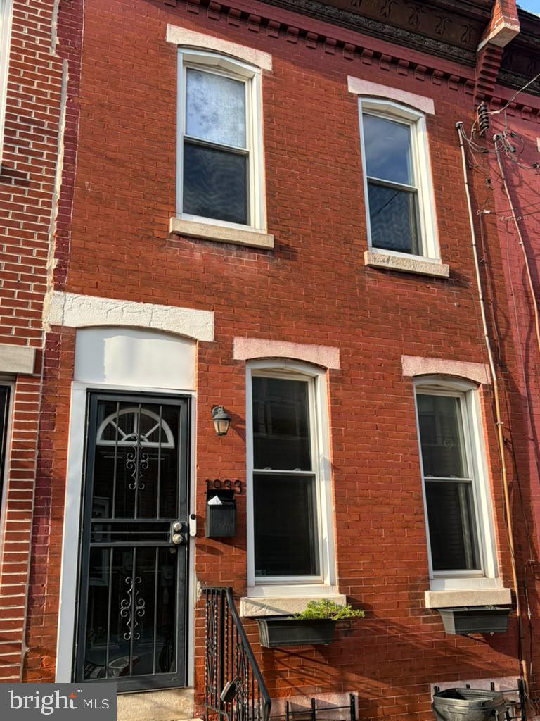 1933 Cambridge St Property Photo 2