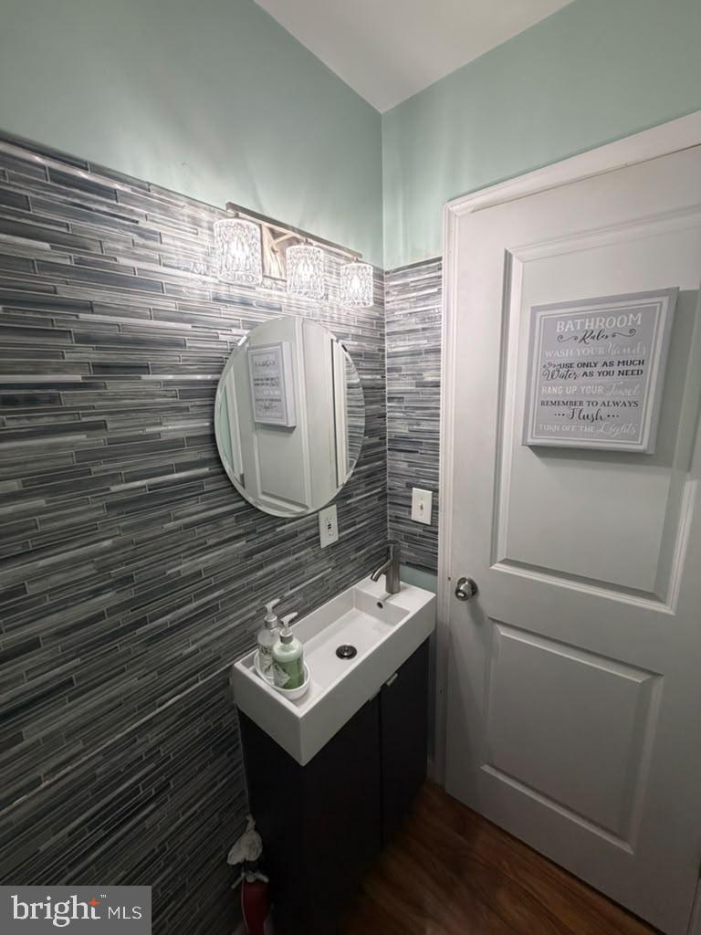 1933 Cambridge St Property Photo 7