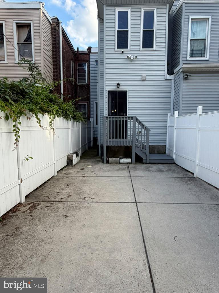 1933 Cambridge St Property Photo 9