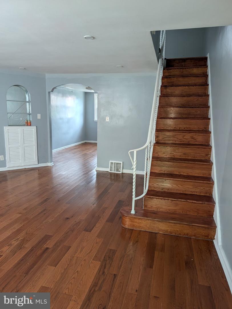 6603 Eastwood St Property Photo 2